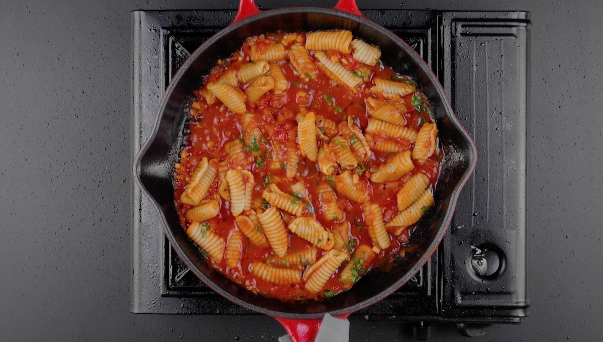 faire cuire les castellanes avec de la sauce tomate